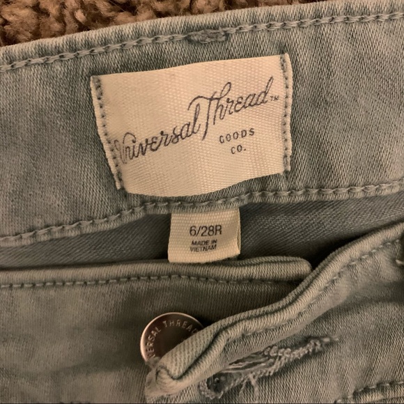 Universal Thread Green Mid-Rise Skinny Jeans, 6/28 - Picture 3 of 11